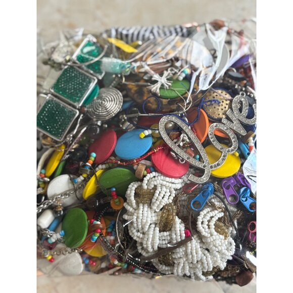 Mixed Jewelry Craft Scrap Bundle 2 lb 12oz Assorted Beads Charms & Findings For - Picture 10 of 10